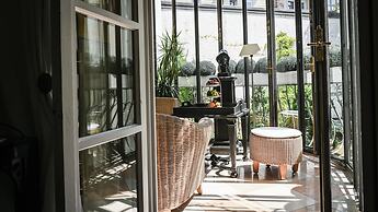 Opera Hotel