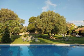 Reserva Rotana Hotel