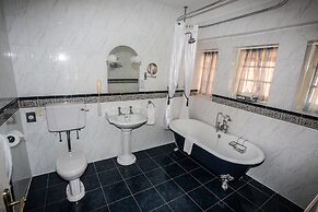 Mere Court Hotel