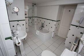 Mere Court Hotel