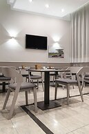 Mokinba Hotels King