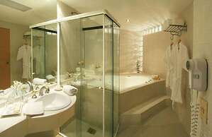 Plaza Real Suites Hotel