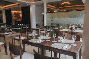 Plaza Real Suites Hotel