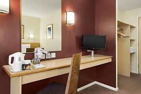 Days Inn by Wyndham Warwick South M40