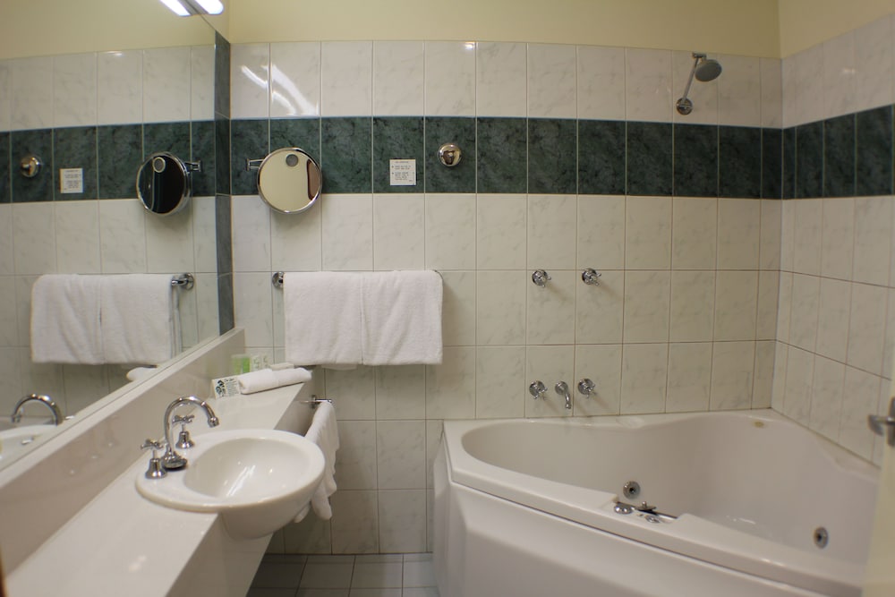 Gateway on Monash Boutique Hotel