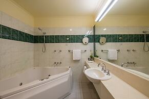 Gateway on Monash Boutique Hotel