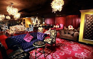 The Luxe Manor