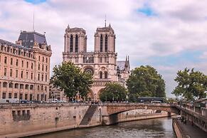 Le Régent Montmartre by Hiphophostels
