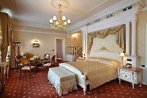 The Taleon Imperial Hotel