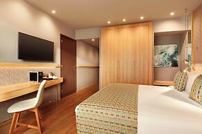 Zeus Wyndham Grand Athens