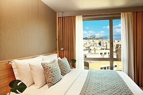 Zeus Wyndham Grand Athens