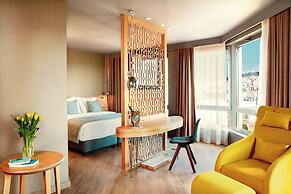 Zeus Wyndham Grand Athens