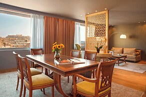 Zeus Wyndham Grand Athens