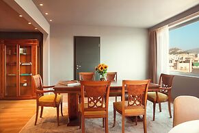 Zeus Wyndham Grand Athens