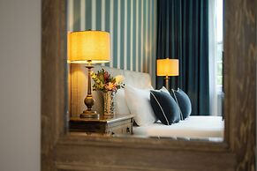 The Russell Boutique Hotel