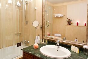 Crystal Palace Boutique Hotel