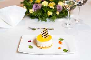 Crystal Palace Boutique Hotel