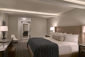 Fredericksburg Inn & Suites