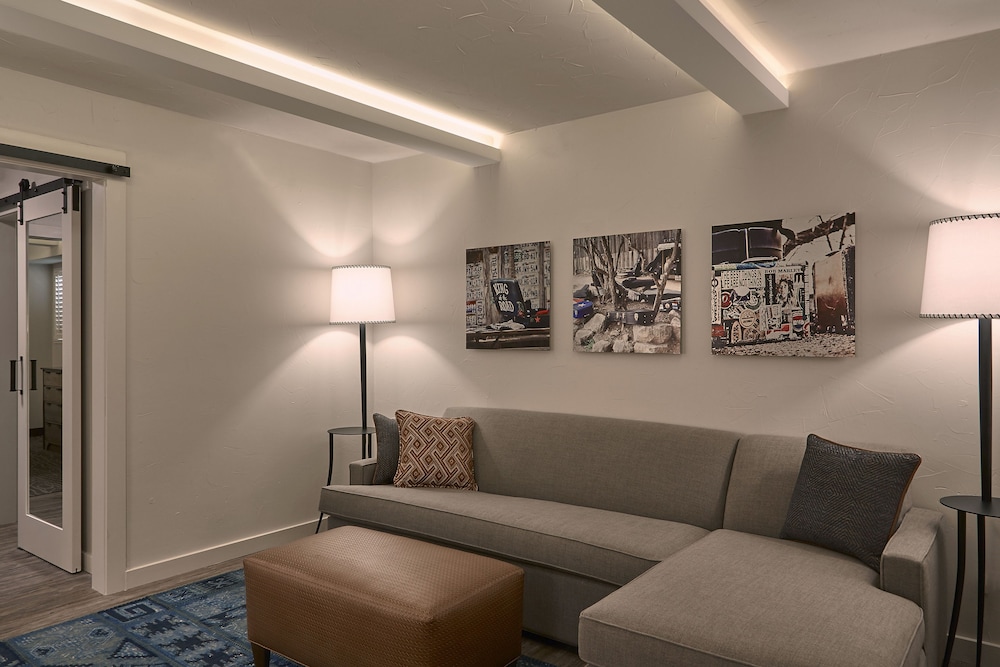 Fredericksburg Inn & Suites