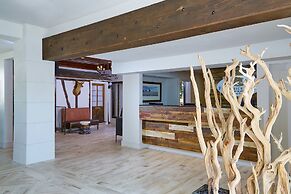 Fredericksburg Inn & Suites