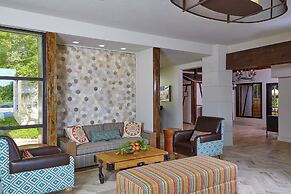 Fredericksburg Inn & Suites