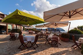 Hotel Tritone