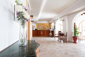 Hotel Tritone