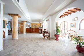 Hotel Tritone