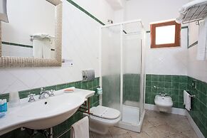 Hotel Tritone