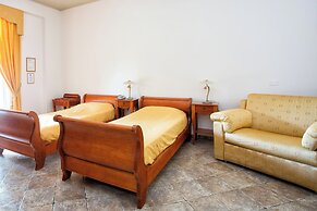 Hotel Tritone
