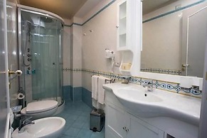 Hotel Tritone