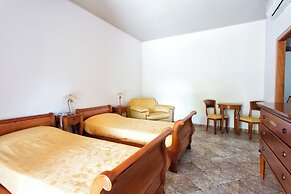 Hotel Tritone