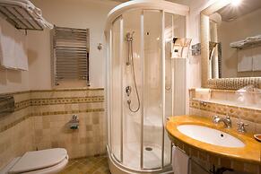 Hotel Tritone
