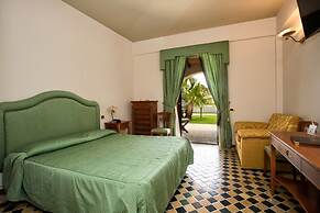 Hotel Tritone