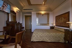 Hotel Tritone