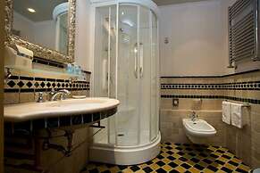 Hotel Tritone