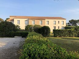 Les Aubuns Country Hôtel