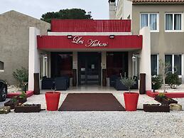 Les Aubuns Country Hôtel