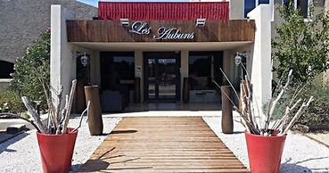 Les Aubuns Country Hôtel