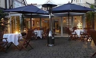 Manor Hotel
