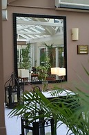 Manor Hotel