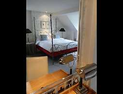 Manor Hotel