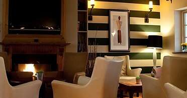 Manor Hotel