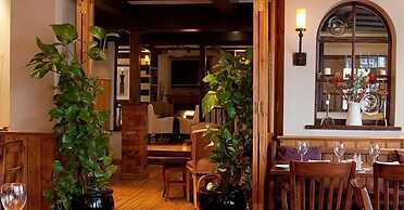 Manor Hotel