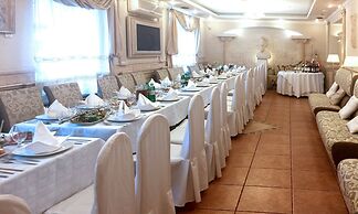 Eney Hotel