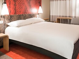 ibis Swansea