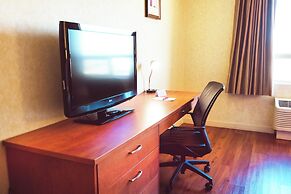 Rosslyn Inn and Suites