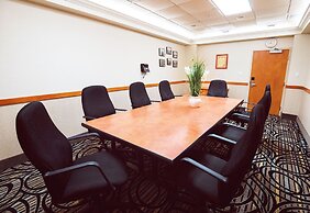 Rosslyn Inn and Suites