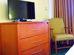 Rosslyn Inn and Suites