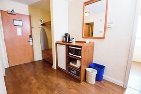 Rosslyn Inn and Suites